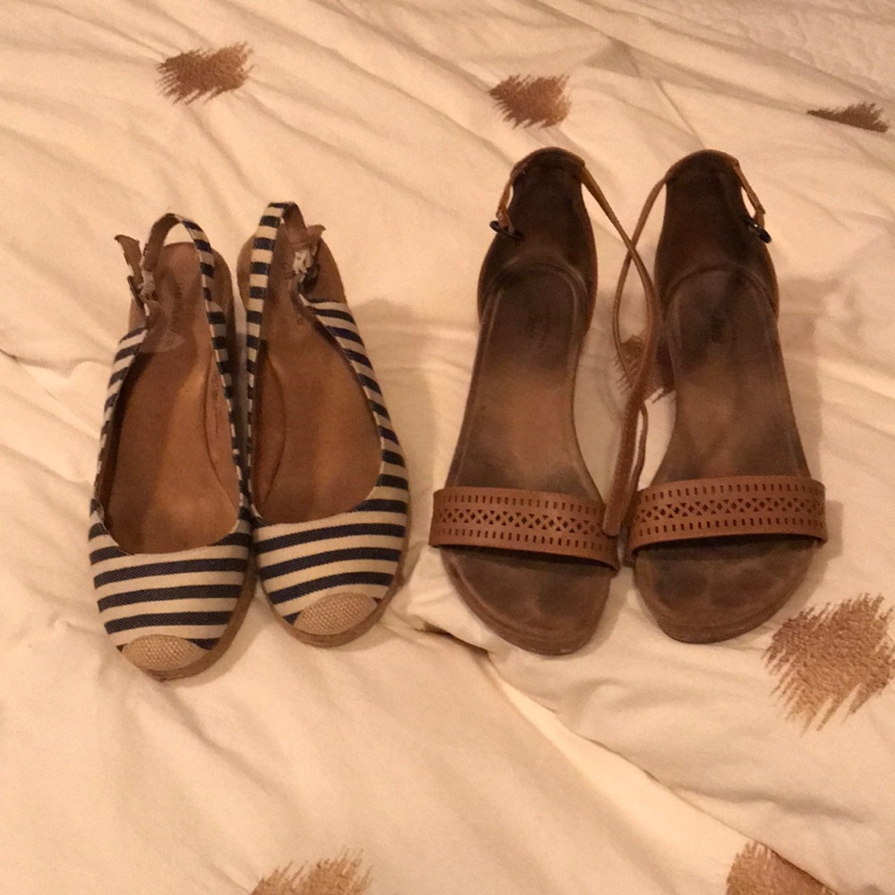 2 pairs of Bass shoes size 8